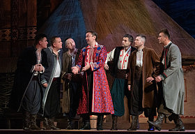 Карась (Юрій Дудар) з побратимами