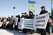 В пятницу, в час дня, представители трудового коллектива ЧАО ПО «Стальканат-Силур» провели пикетирование здания Одесской областной государственной администрации