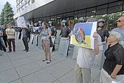 В канун сессии горсовета активисты местного «Евромайдана» пикетировали горизбирком, протестуя против фальсификаций на выборах мэра города