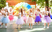 Танцюють вихованки Хлібодарського ЗДО «Берізка»