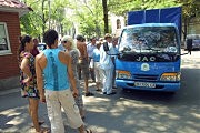 И «зелентрестовскую» машину тоже не пустили