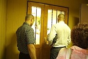 Дальше облупившейся вывески завода представителей контролирующих органов не пускают...