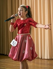 Поет Дария Алисевич