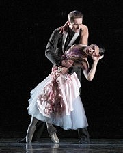 Нина (Екатерина Кальченко) и Арбенин (Сергей Доценко)