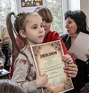 Пятилетняя художница Злата Якименко...