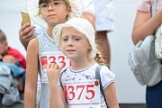 Даша с Настей волнуются: как там мама с папой?