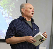 Александр Степанов читает рассказ из своей книги