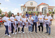 Сергій Хрустовський (третій праворуч) з делегацією Слобожанської громади