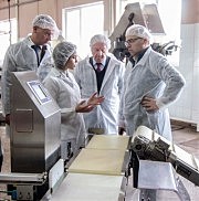 Глава облгосадминистрации знакомится с кофейным производством