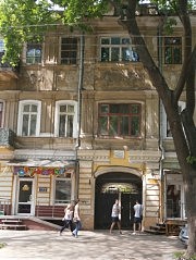 Одесса. Дом и мемориальная доска на месте, где располагалась первая бактериологическая станция