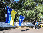 Гордо майорять прапори України та альпклубу «Одеса»